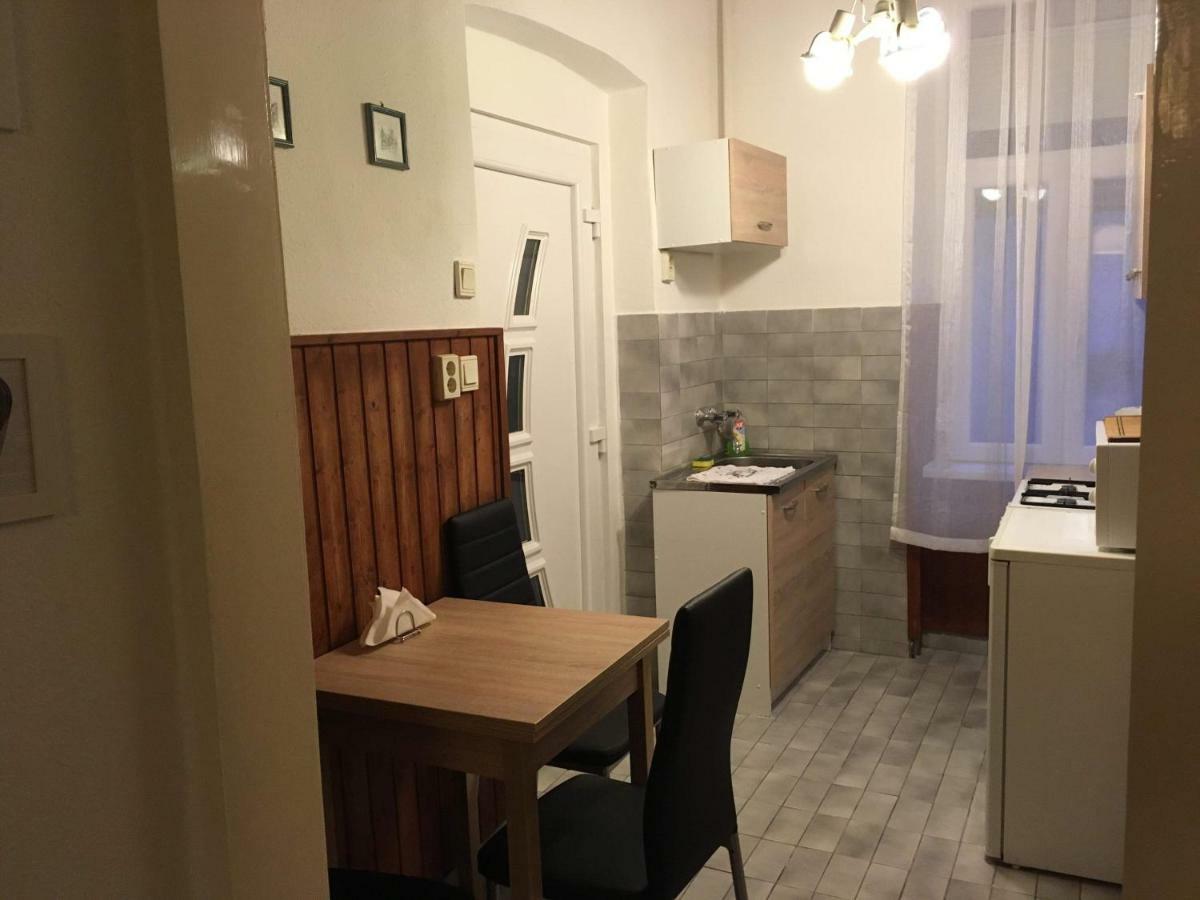 Jazmin Apartman Apartment เปตช์ ภายนอก รูปภาพ